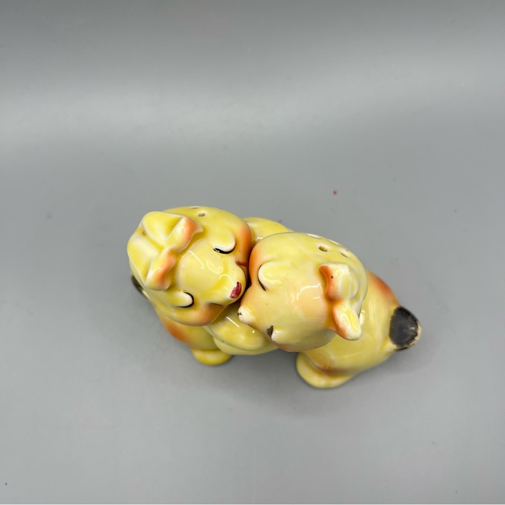 Vintage Van Tellingen Huggers Bunny Hug Salt & Pepper Shakers 1940's Yellow - Picture 4 of 8